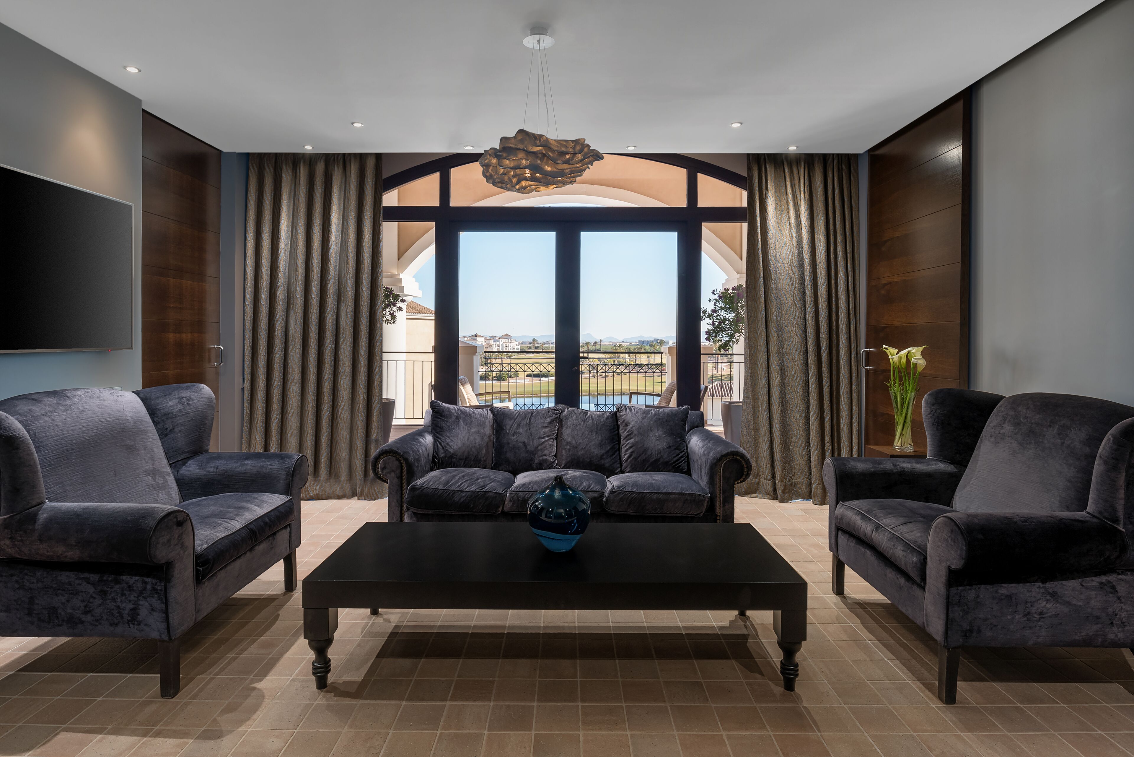 royal suite, 1 king bed | hypo-allergenic bedding, minibar, in-room safe, desk