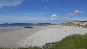 Beach nearby, white sand - Port Charlotte Youth Hostel (Islay Island)