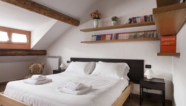 1 غرفة نوم ومكواة/لوح كي وواي فاي مجانًا وملاءات أسرّة