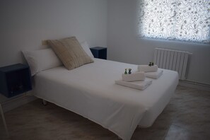 Apartment, 3 Bedrooms (Superior) | Egyptian cotton sheets, premium bedding, down comforters - La Casa de Manuel (Portomarin)