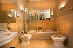 Apartment, 3 Schlafzimmer | Badezimmer