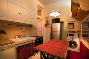 Apartment, 3 Bedrooms | Private kitchen