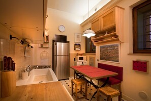 Apartment, 3 Bedrooms | Private kitchen | Full-size fridge, stovetop, cookware/dishes/utensils