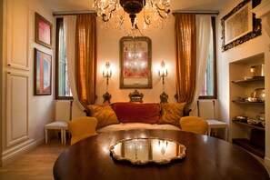 Apartment, 3 Schlafzimmer | Wohnbereich