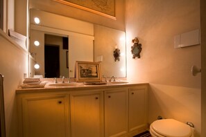 아파트, 침실 3개 | 욕실 | 샤워기/욕조 결합, 전신 욕조, 비데, 타월