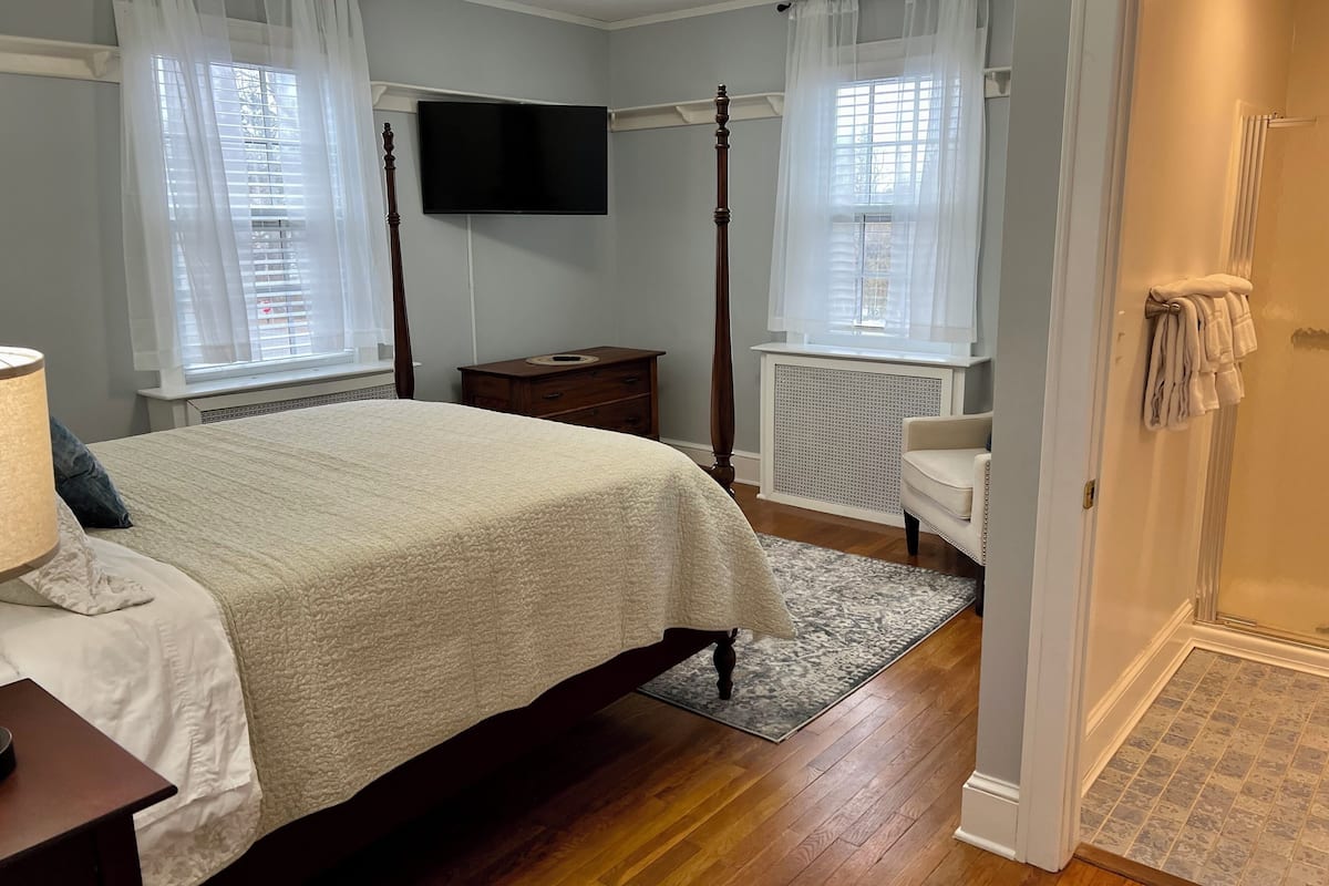 Zephaniah Platt Room | Individually decorated, individually furnished, iron/ironing board