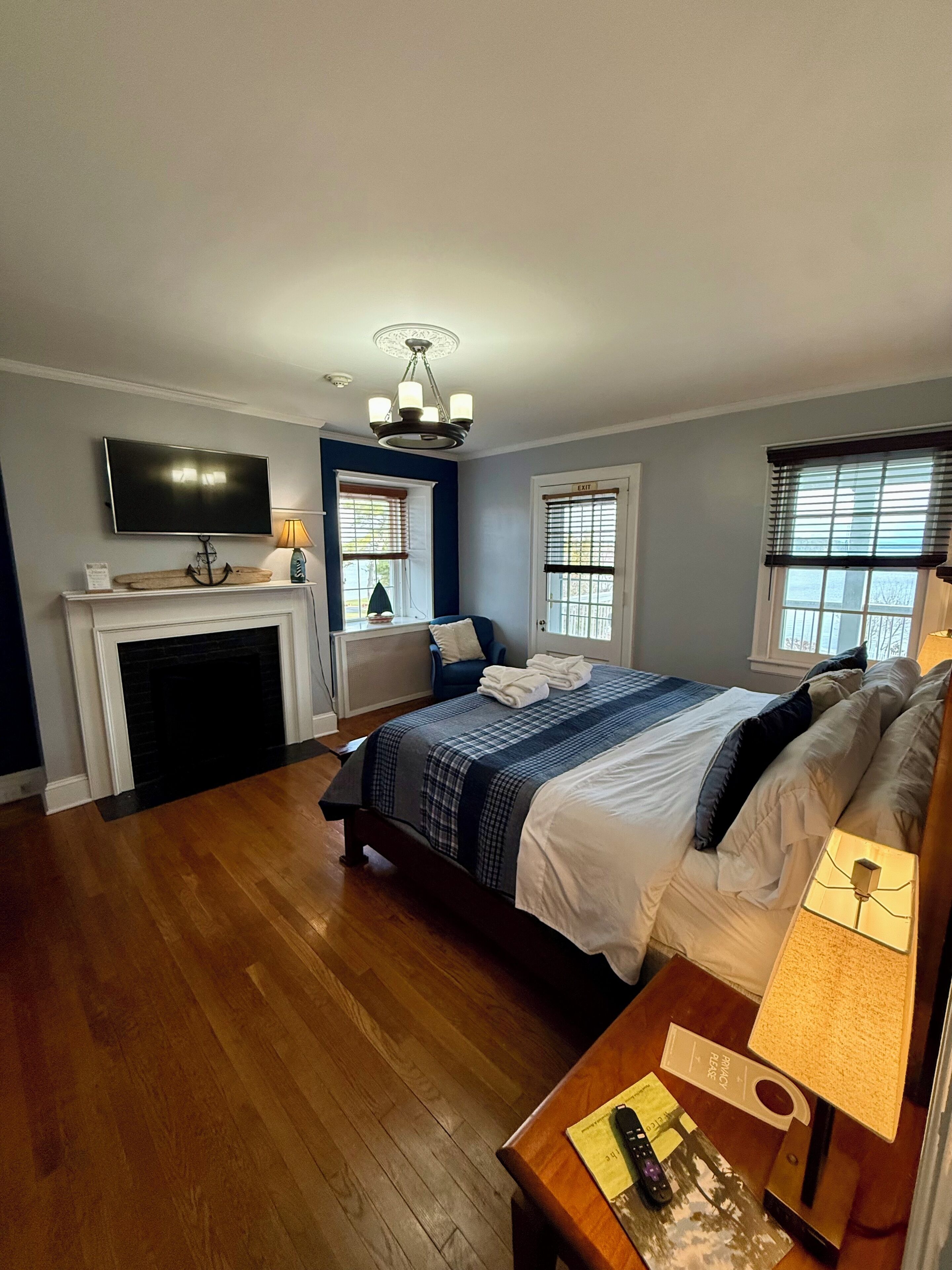 Port Jackson Room | Individually decorated, individually furnished, iron/ironing board