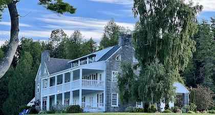 Valcour Inn & Boathouse