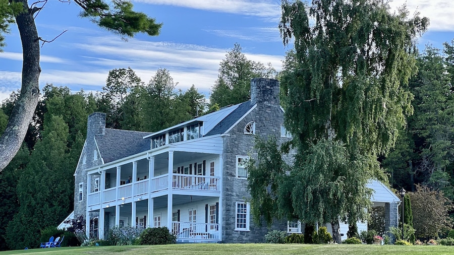 Valcour Inn & Boathouse