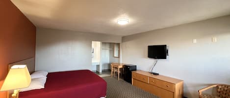 Standard Room, 1 Queen Bed | Desk, free WiFi, wheelchair access