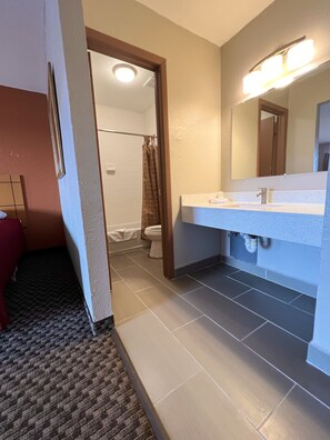 Basic Double Room, 2 Queen Beds | Bathroom | Free toiletries, towels - Cotton Valley Motel (Clint)