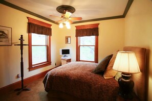 Standard Room, 1 Queen Bed, Non Smoking | Free WiFi, bed sheets - Breezy Hill Inn (Fleischmanns)