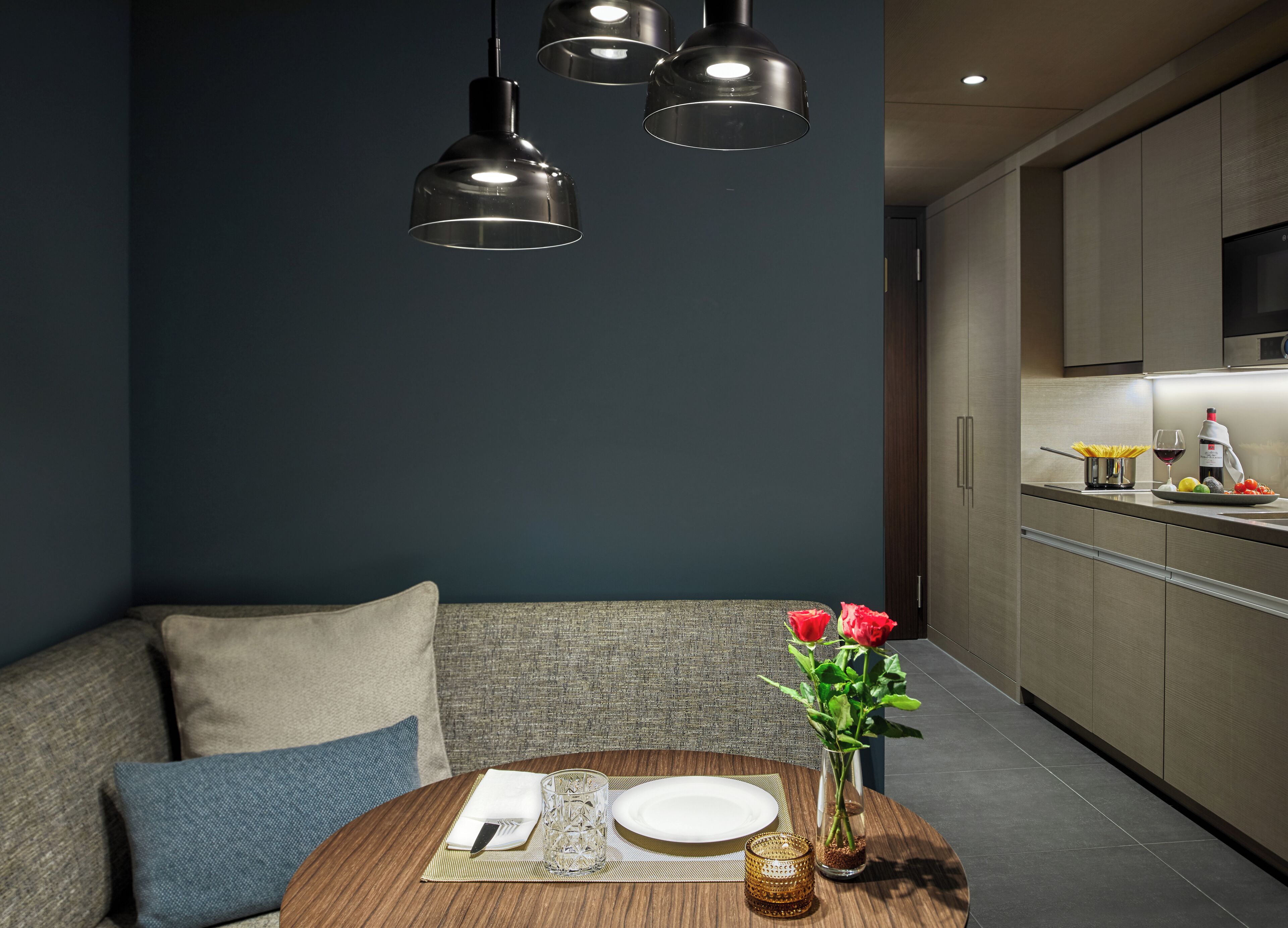 studio suite with kitchenette | hypo-allergenic bedding, in-room safe, desk, laptop workspace