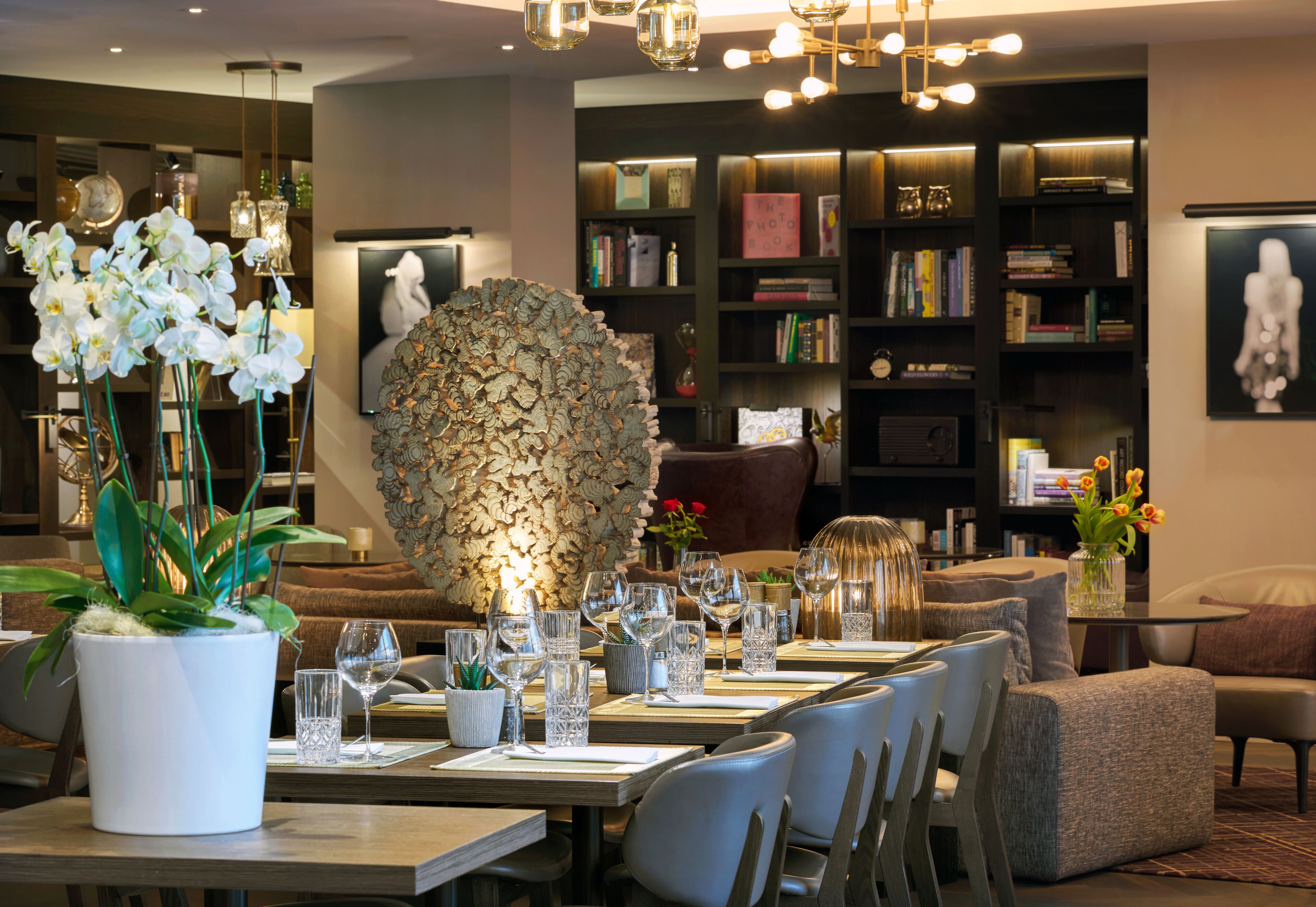 供应早餐、午餐和晚餐，国际美食，花园景观