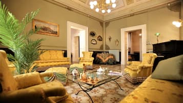 Suite Presidenziale, vista città | Soggiorno | TV LCD