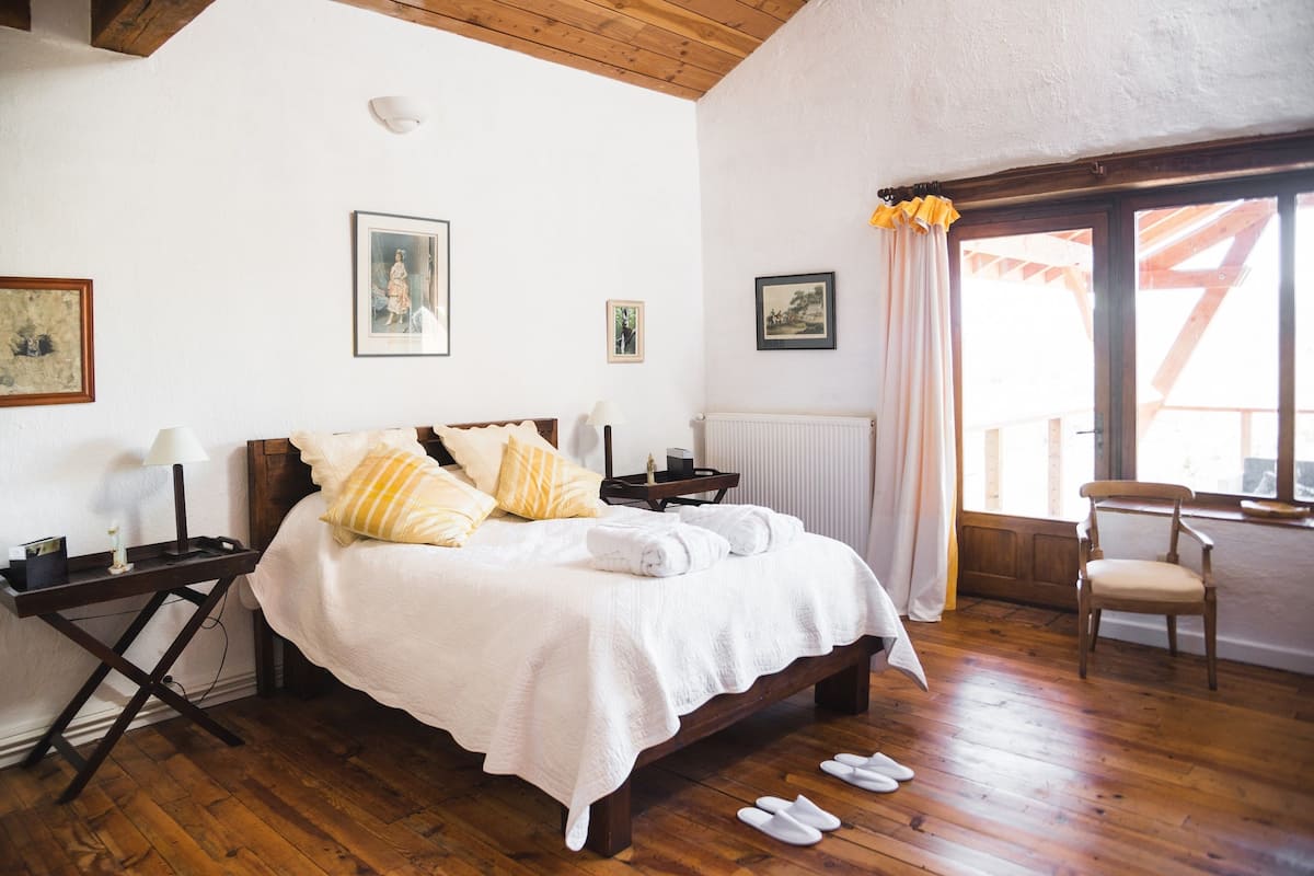 Deluxe-Doppelzimmer, Gartenblick | Bettwäsche aus ägyptischer Baumwolle, hochwertige Bettwaren