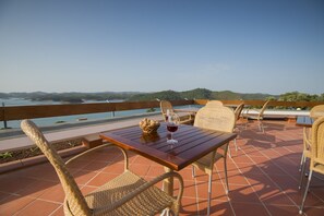 Outdoor dining - Santa Clara Country Hotel (Odemira)