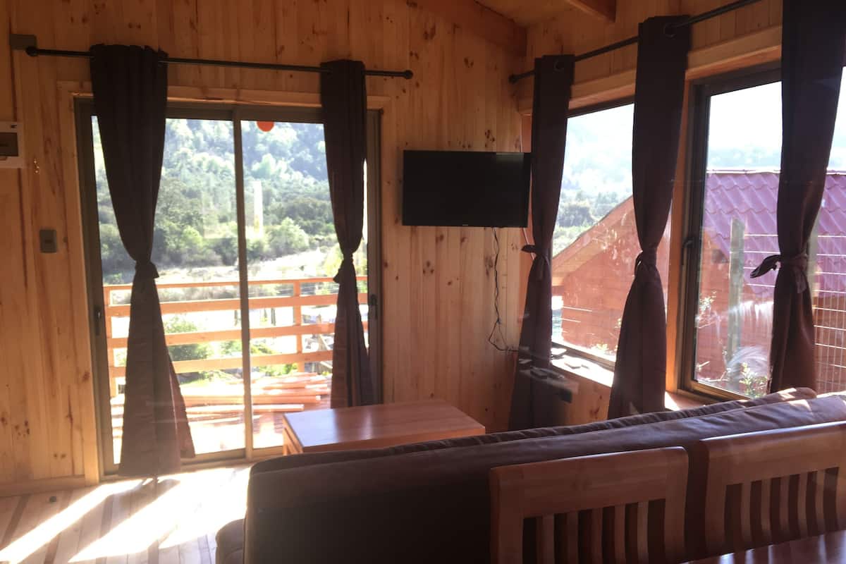 Standard-Ferienhütte | Wohnbereich | Fernseher