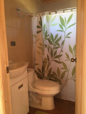 Hytte – standard | Bad | Dusj og håndklær