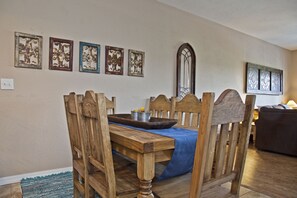 Two Bedroom Condo - Lower Level (Ground) 42 | In-room dining - Rockwood Resort (Branson)