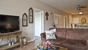 Premier Condo, 2 Bedrooms | Egyptian cotton sheets, premium bedding, memory-foam beds