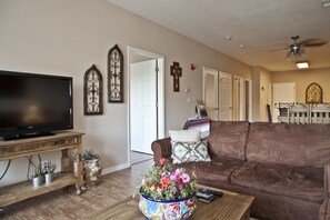 Two Bedroom Condo - Lower Level (Ground) 42 | Egyptian cotton sheets, premium bedding, memory foam beds - Rockwood Resort (Branson)