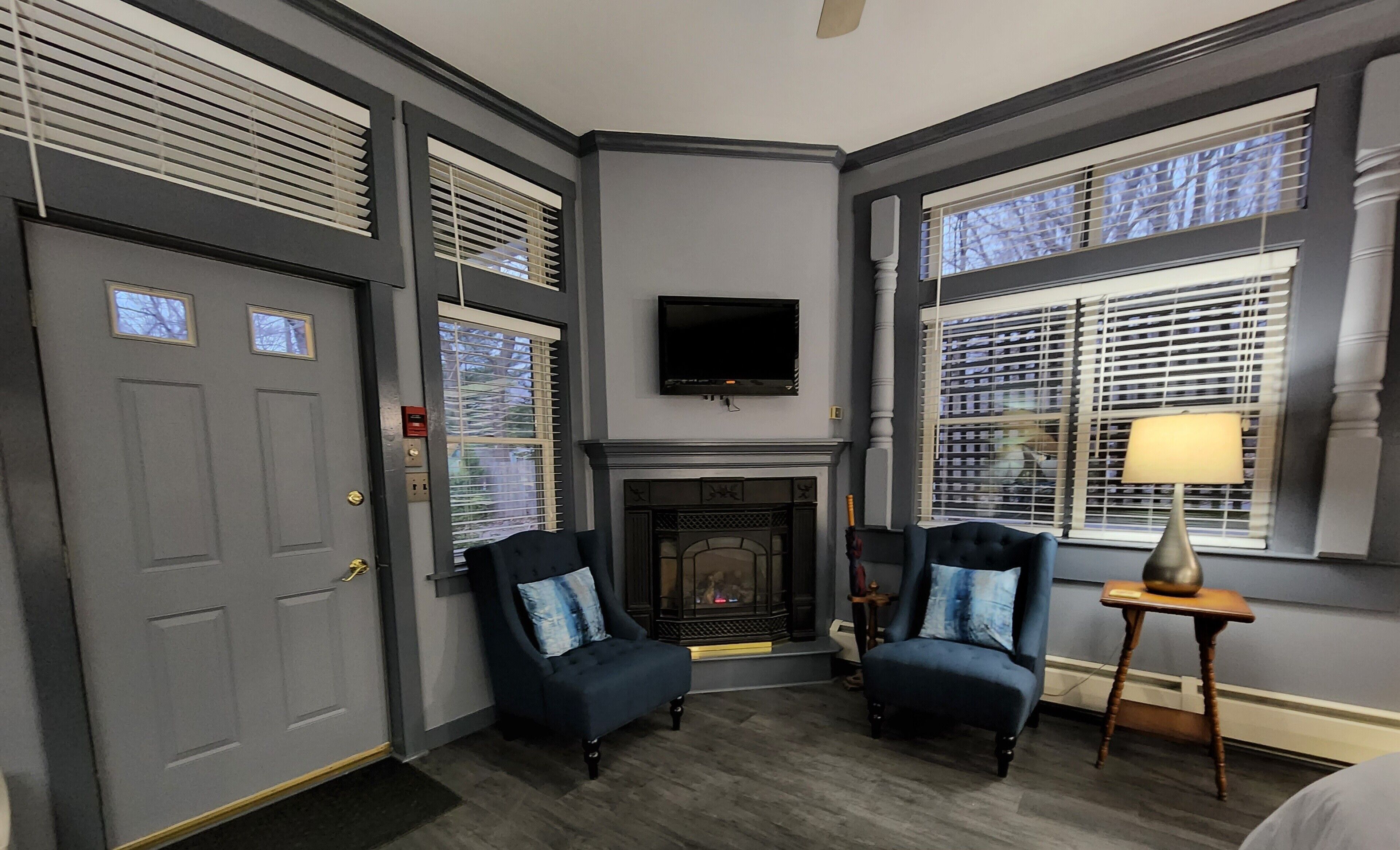 Garden Gate - 1 King Bed | Premium bedding, individually decorated, individually furnished