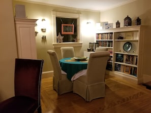 Dining - Blackberry Inn (Camden)