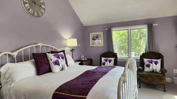 Deluxe Room, 1 King Bed | Premium bedding, individually decorated, individually furnished