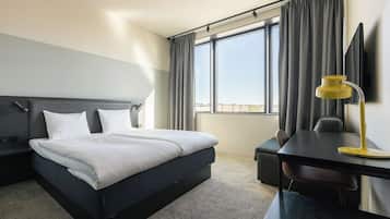 Habitación superior, 1 cama matrimonial, para no fumadores | Escritorio, espacio para trabajar con laptop y ropa de cama