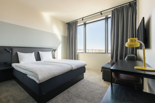 Habitación superior, 1 cama doble, no fumadores | Escritorio, espacio para trabajar con un portátil, ropa de cama