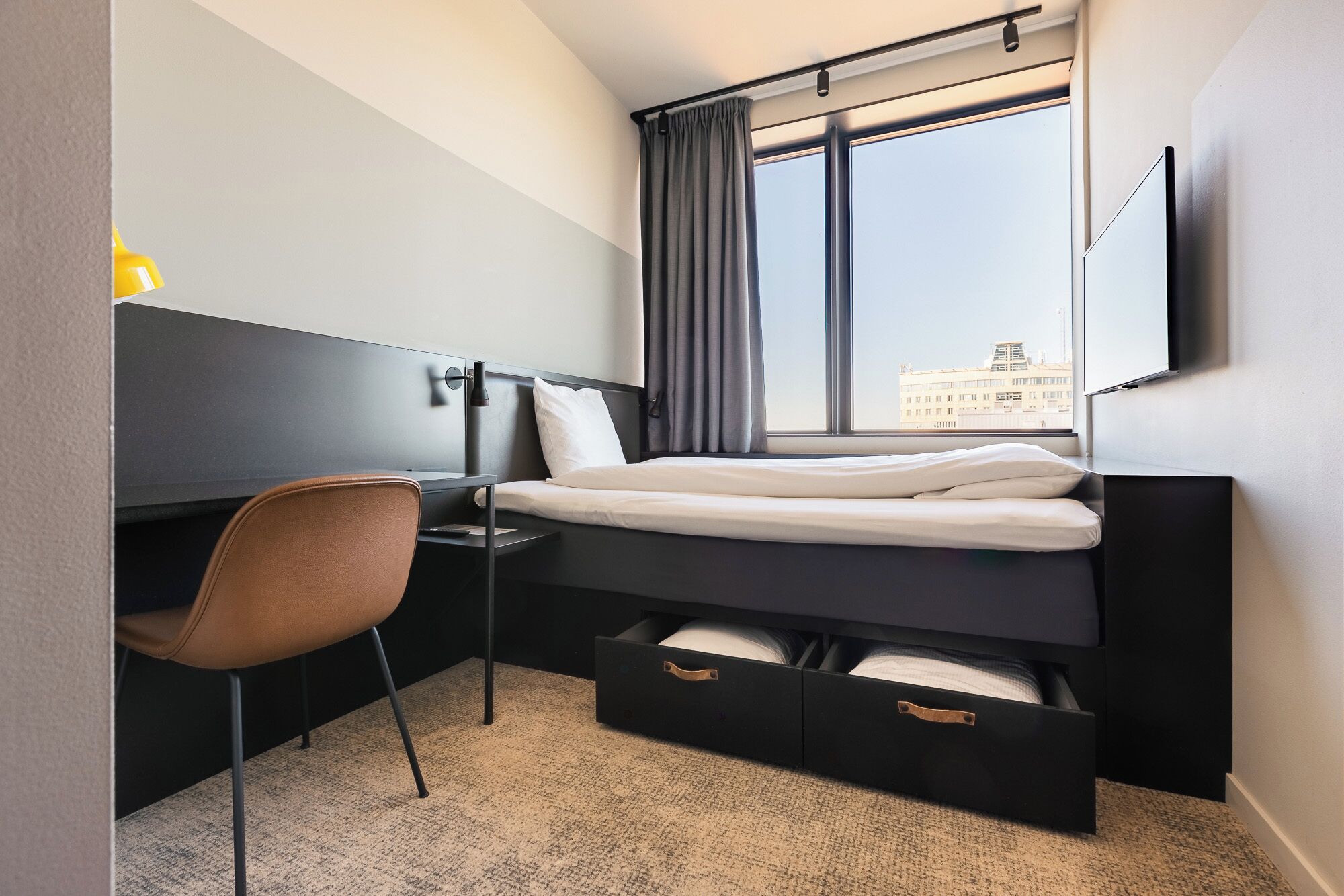 double room (compact) | desk, laptop workspace, bed sheets, wheelchair access