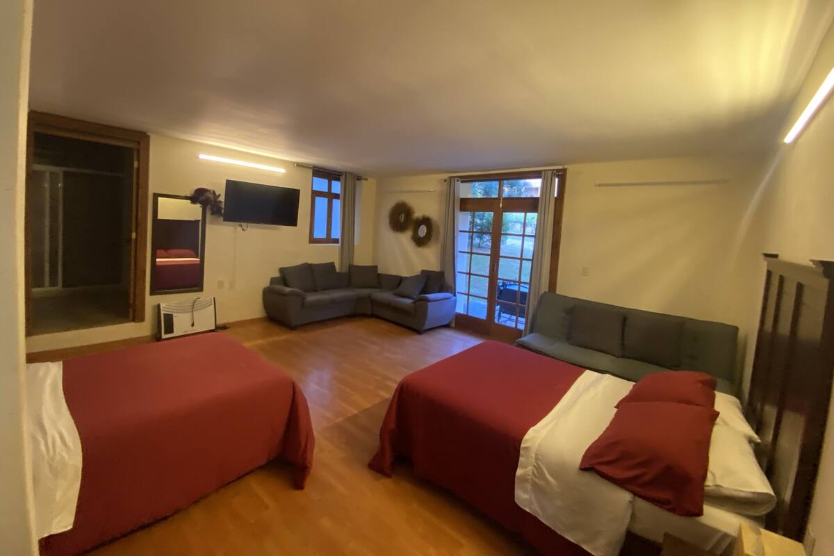 Habitacion Familiar, 4 Personas | 7 bedrooms, soundproofing, iron/ironing board, bed sheets