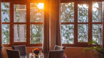 7 bedrooms, soundproofing, iron/ironing board, bed sheets