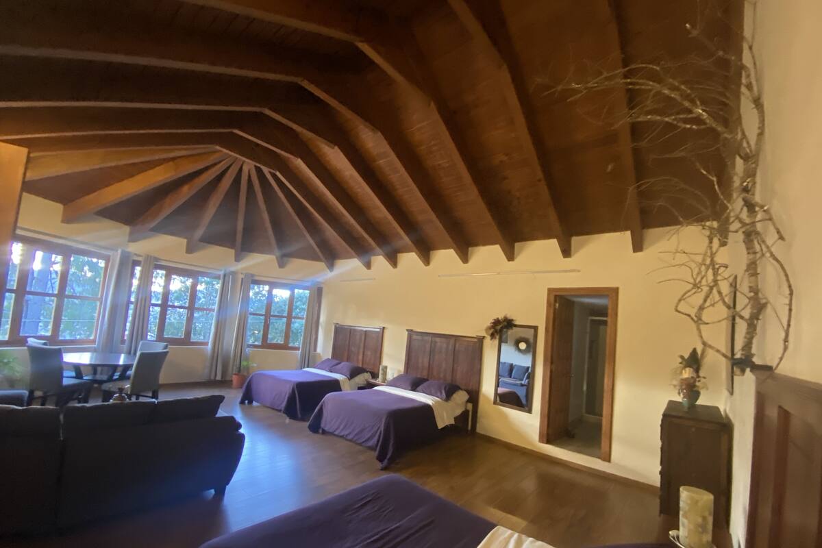 Habitacion Familiar Grande, 6 Personas | 7 bedrooms, soundproofing, iron/ironing board, bed sheets