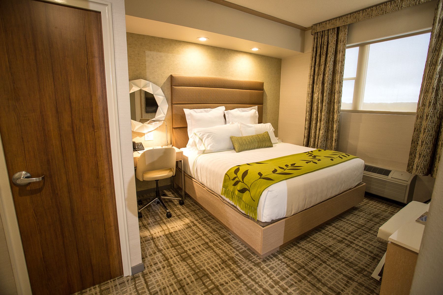 premium bedding, in-room safe, desk, laptop workspace