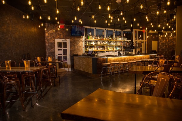2 bars/lounges