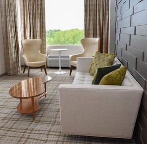 Tower Superior Suite | Premium bedding, in-room safe, desk, laptop workspace - The Fredonia Hotel and Convention Center (Nacogdoches)