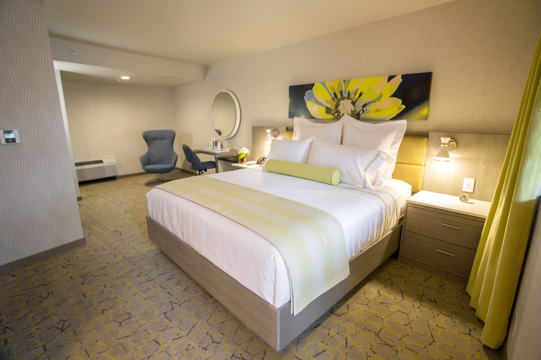 Premium bedding, in-room safe, desk, laptop workspace