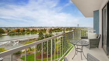 Standard Room, 1 King Bed with Sofa bed, Non Smoking (2 Person Sofa bed)