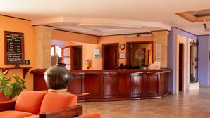 Lobby-lounge