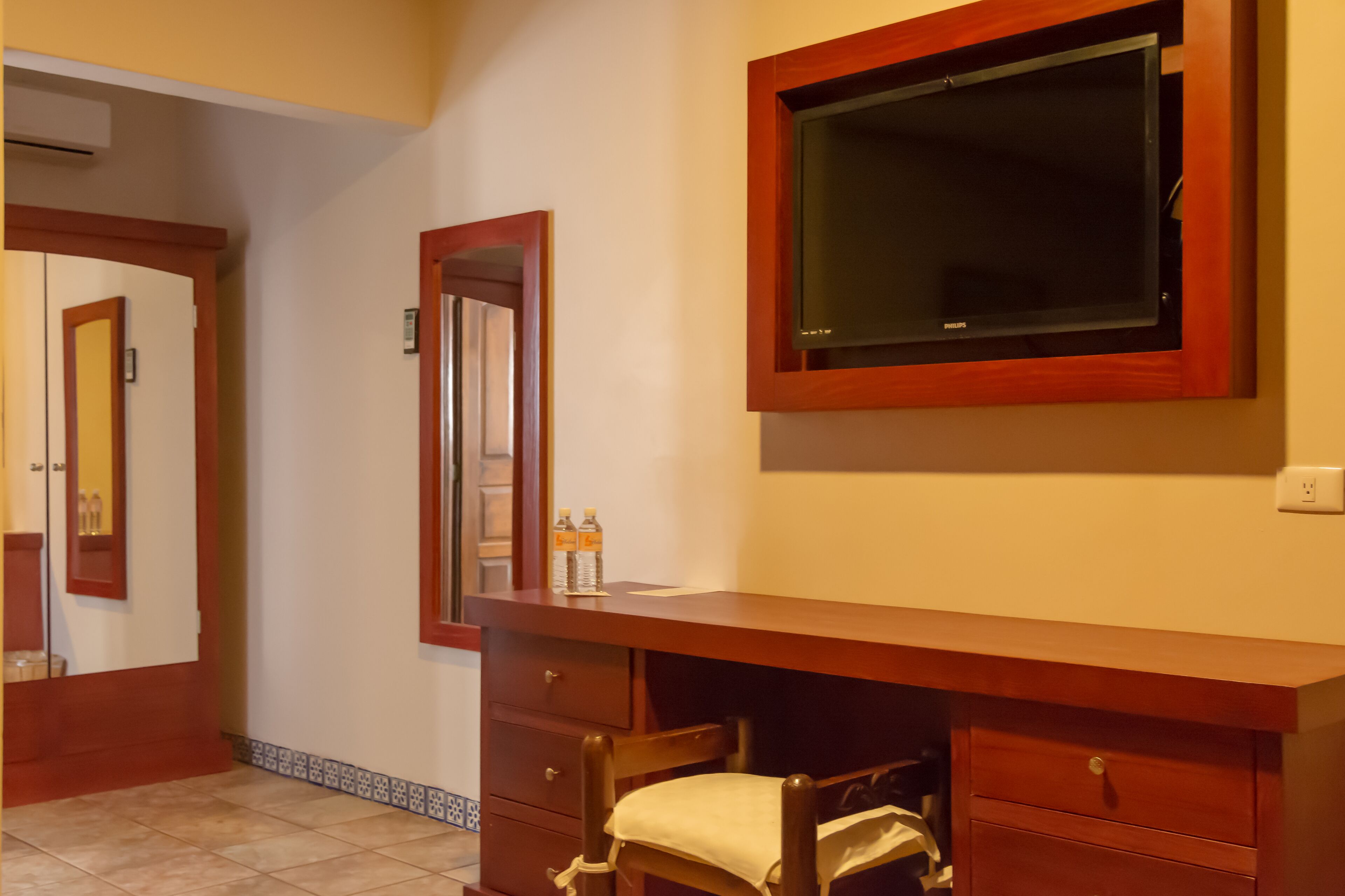 superior room, 1 king bed | desk, laptop workspace, iron/ironing board, free wifi