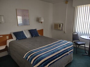 Standard Single Room, 1 Queen Bed, Non Smoking | Desk, free wired internet