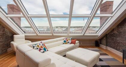 Downtown Penthouse Suite - Stunning Harbor Views