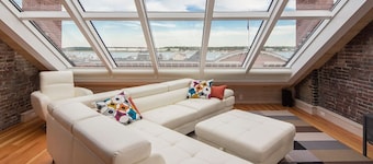 Downtown Penthouse Suite - Stunning Harbor Views