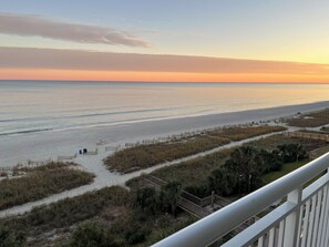 On the beach - Beautiful Direct Oceanfront 2-br condo near Broadwalk, Downtown (Myrtle Beach)