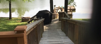 Waterfront Bungalow Opdateret ved High Rock lake
