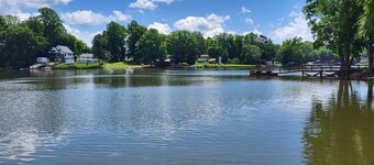 Waterfront Bungalow Uppdaterad vid High Rock lake