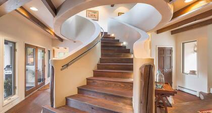 Luxury Home, Perfect Location, Flexible Layout