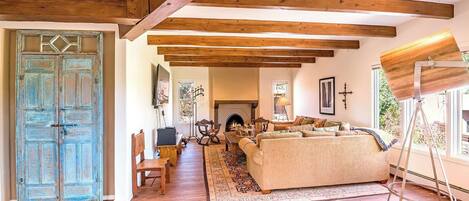 Télévision, cheminée